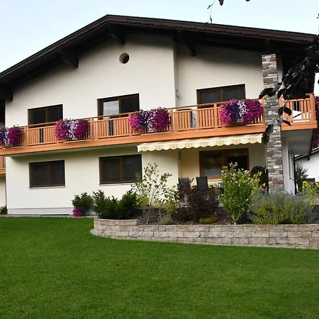 Haus Schreieck Klaudia Daire *